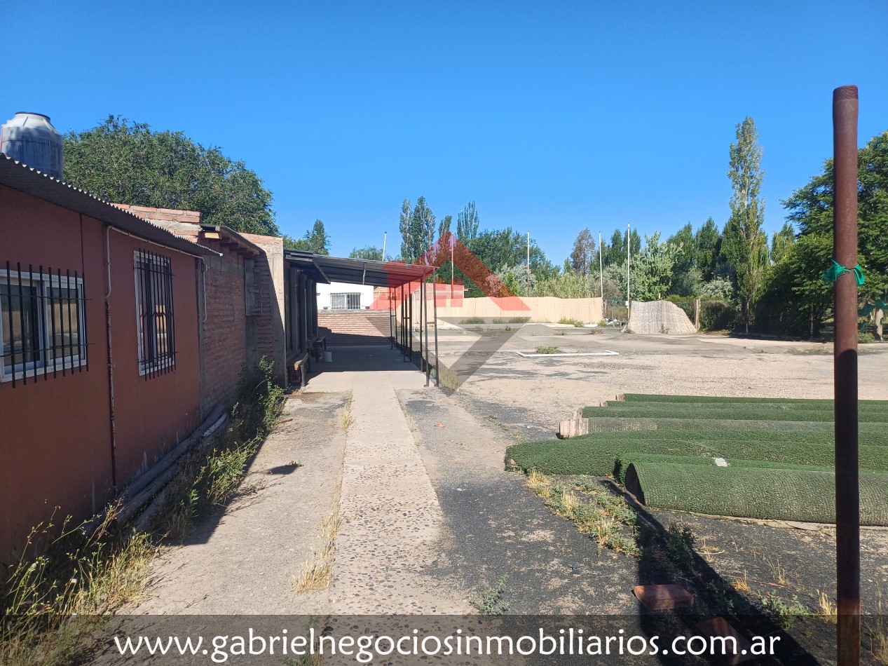Casa con departamento  - En venta