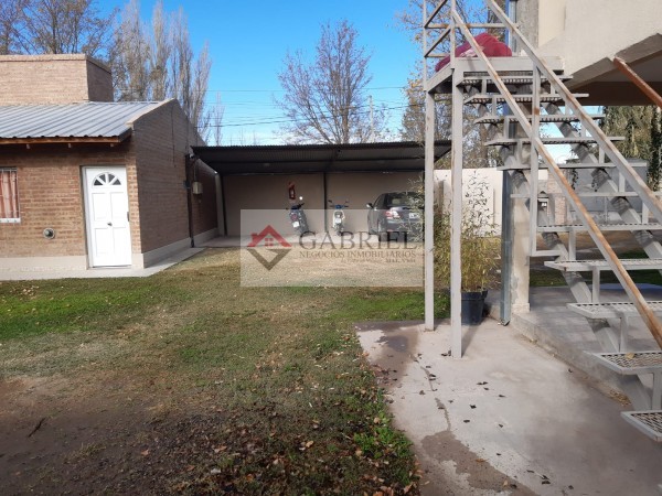 Se vende COMPLEJO de 7 departamentos - PLOTTIER