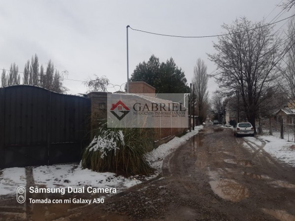 Se vende COMPLEJO de 7 departamentos - PLOTTIER