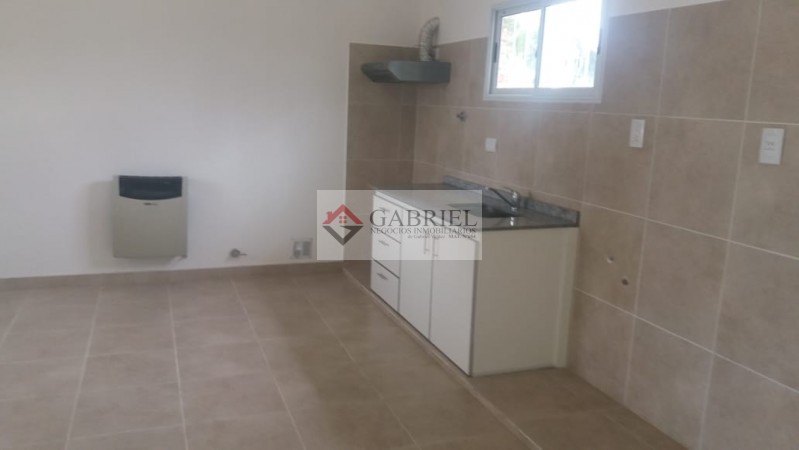 Se vende COMPLEJO de 7 departamentos - PLOTTIER